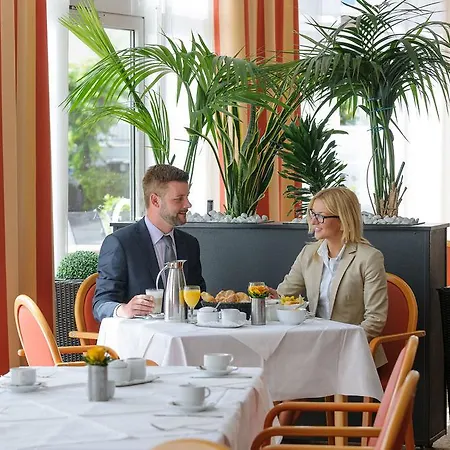 Airways Frankfurt Airport West מלון ראונהיים