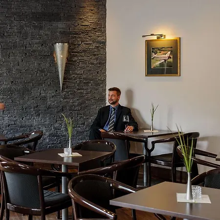 Airways Frankfurt Airport West Hotel 3*