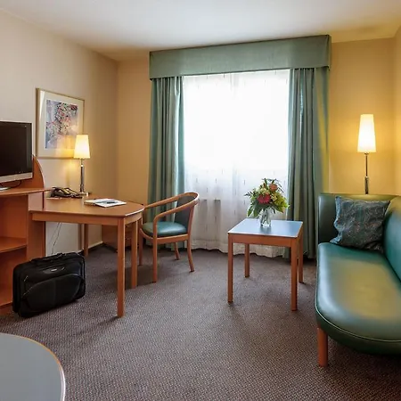 Airways Frankfurt Airport West מלון