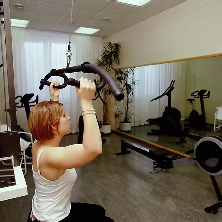 מלון Airways Frankfurt Airport West 4*