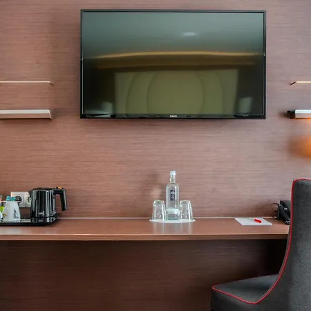 Hotell Airways Frankfurt Airport West 4*