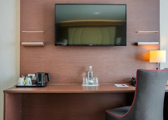 Hotel Airways Frankfurt Airport West 4*